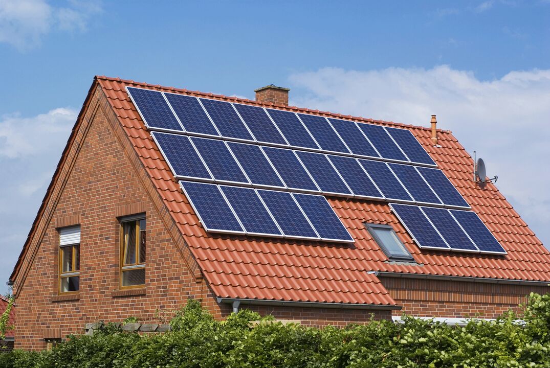 saules paneļi enerģijas taupīšanai mājā